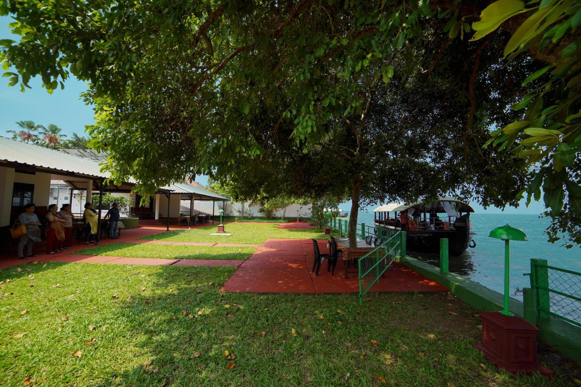 Illikkalam Lakeside Cottages Kumarakom Kerala Eksteriør billede